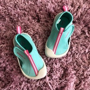 Speedo water shoes size 5/6